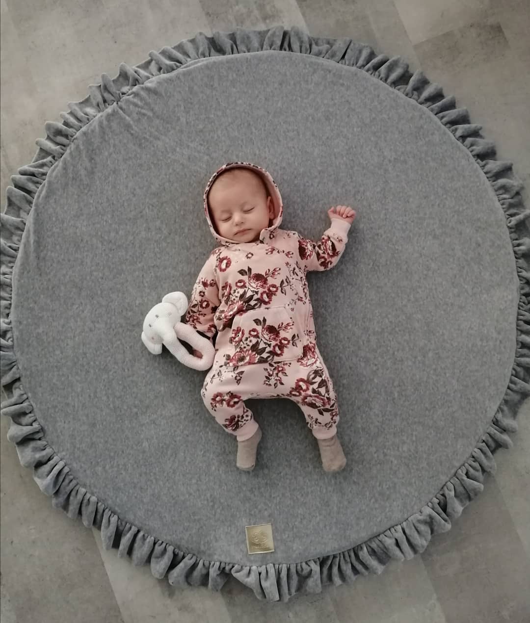 Round Play Mat with Patches - Gray Velvet - Image 2