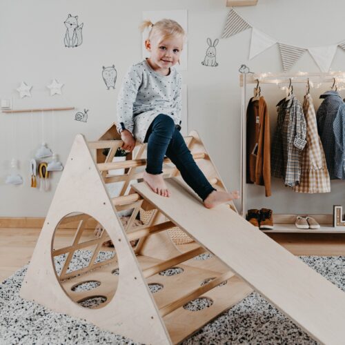 Montessori 3 nurgaga ronimiskolmnurk kaldteega