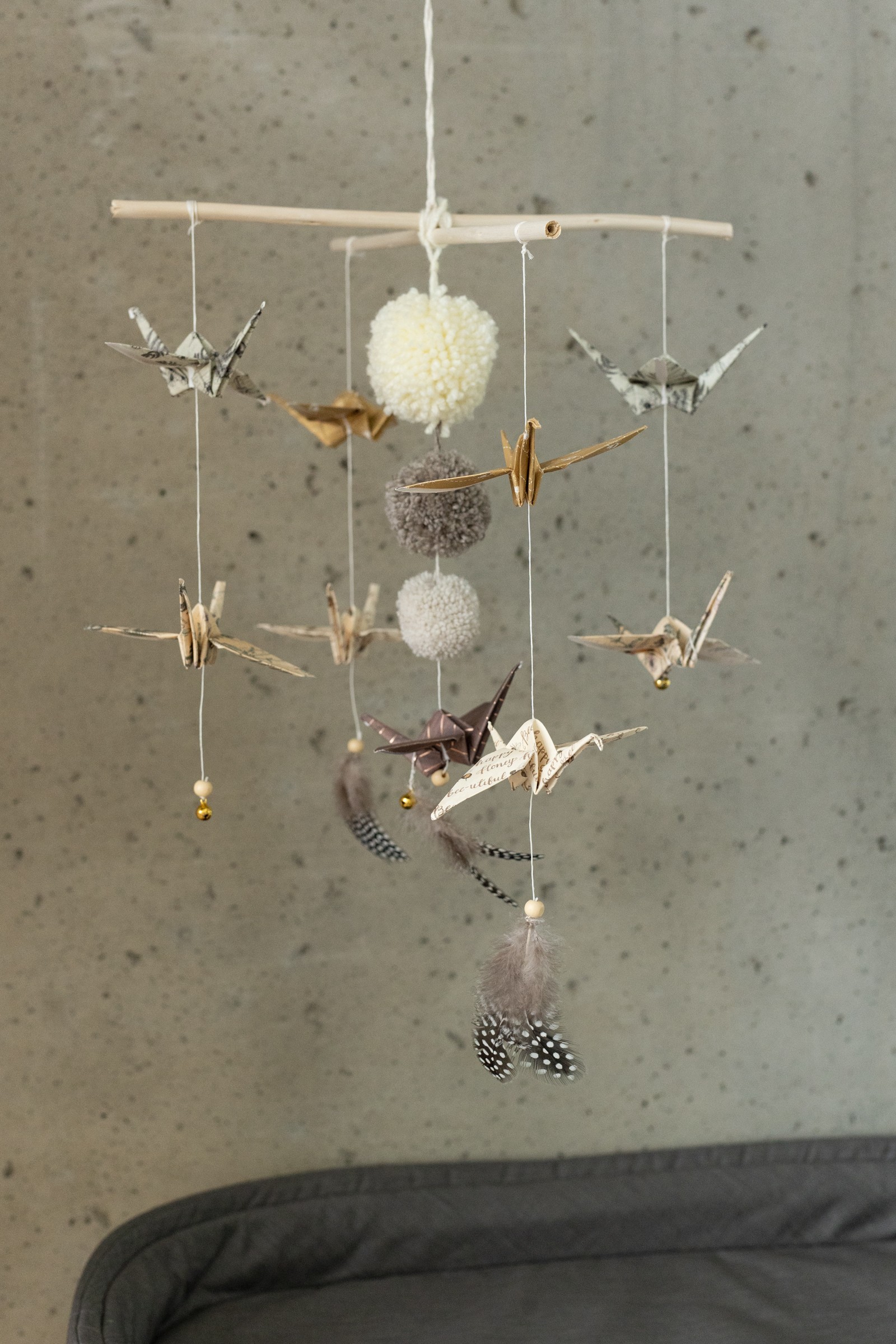 Origami-stiilis beebivoodi karussell - kullatolm - Pilt 6