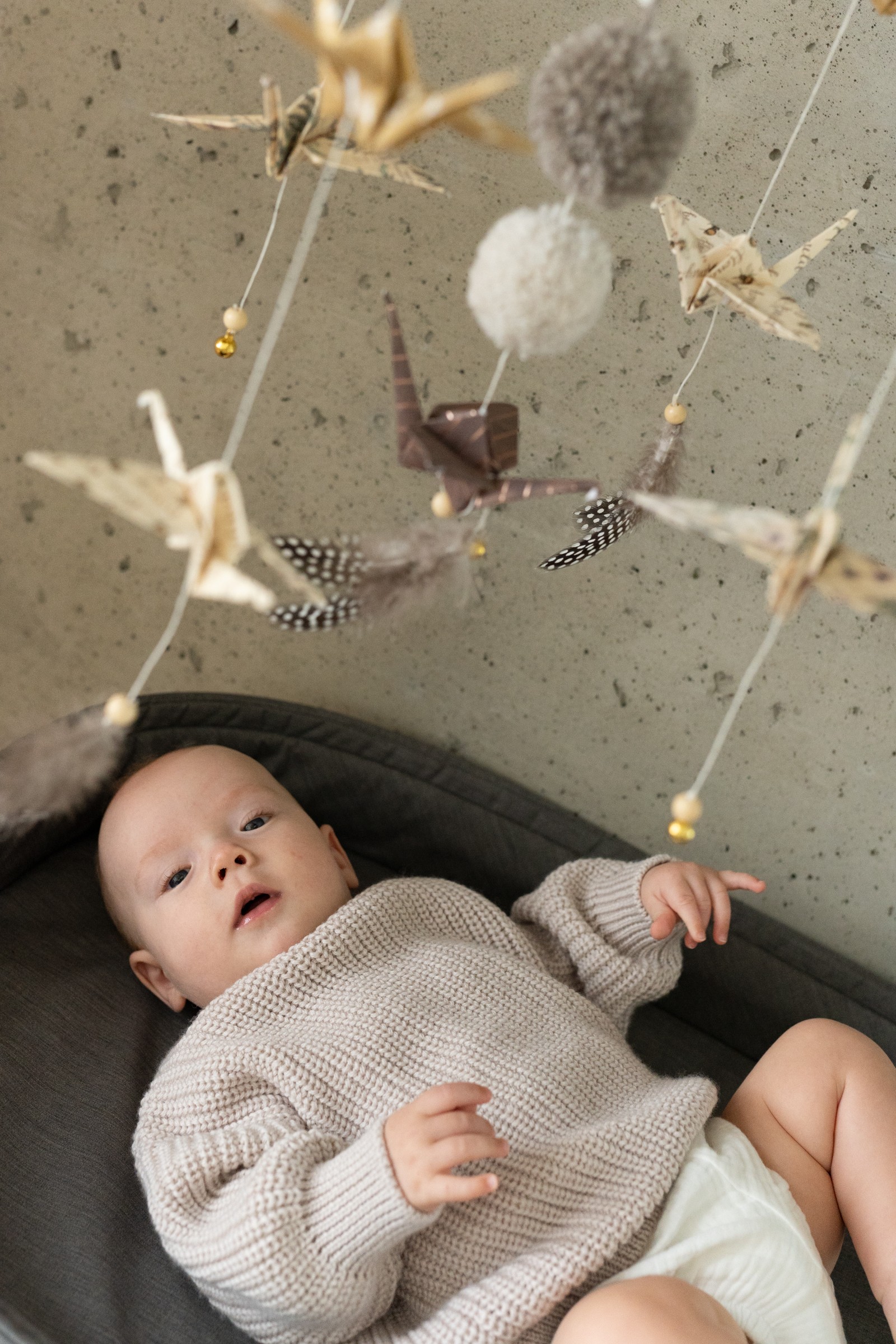 Origami-stiilis beebivoodi karussell - kullatolm - Pilt 8