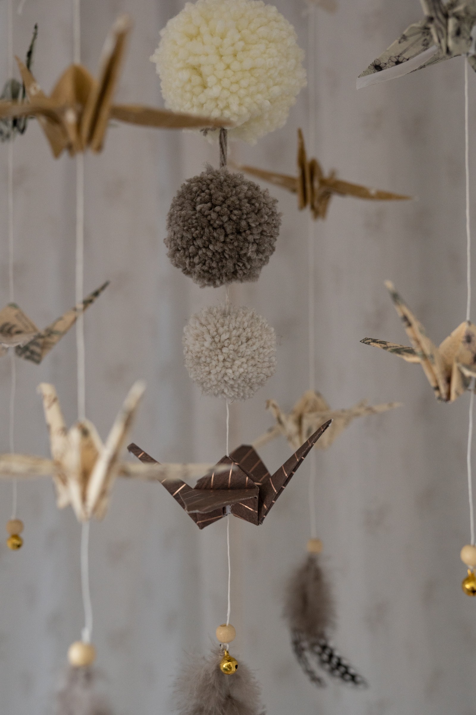 Origami-stiilis beebivoodi karussell - kullatolm - Pilt 4