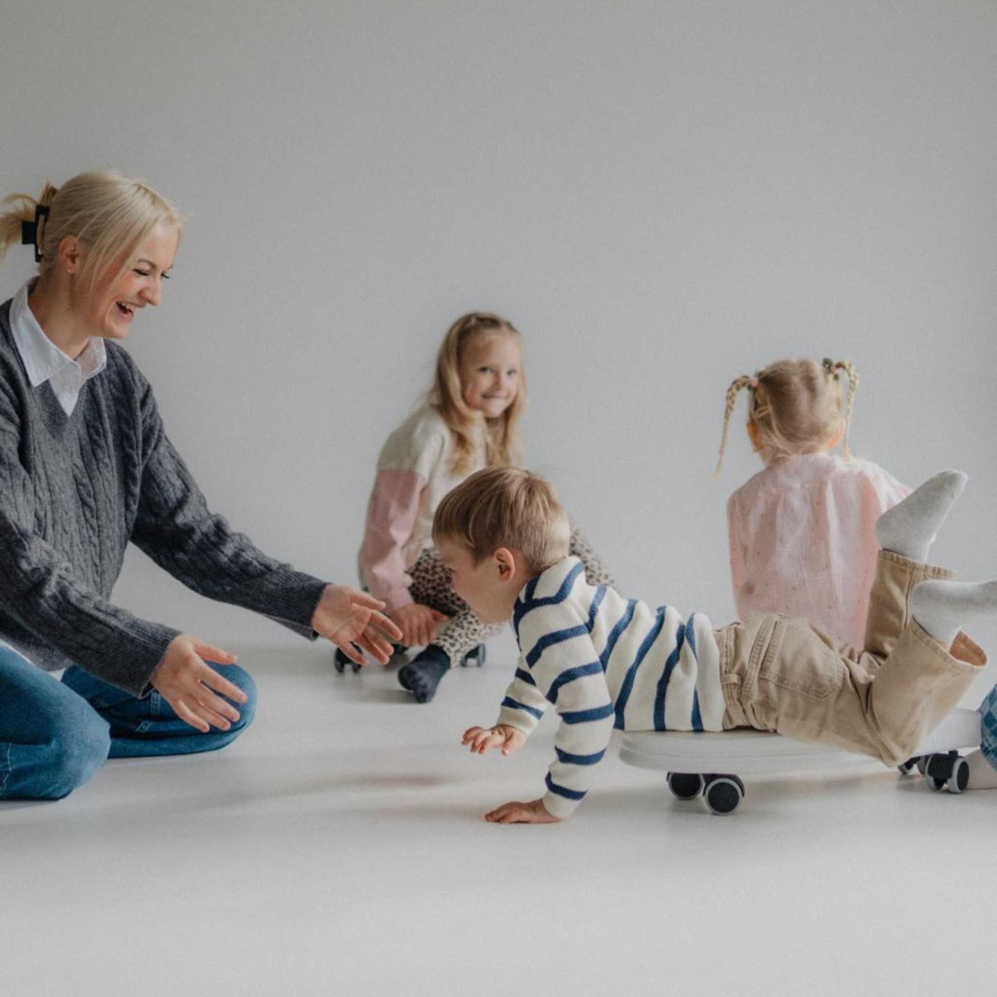 A surf-themed toy for kids - Image 7