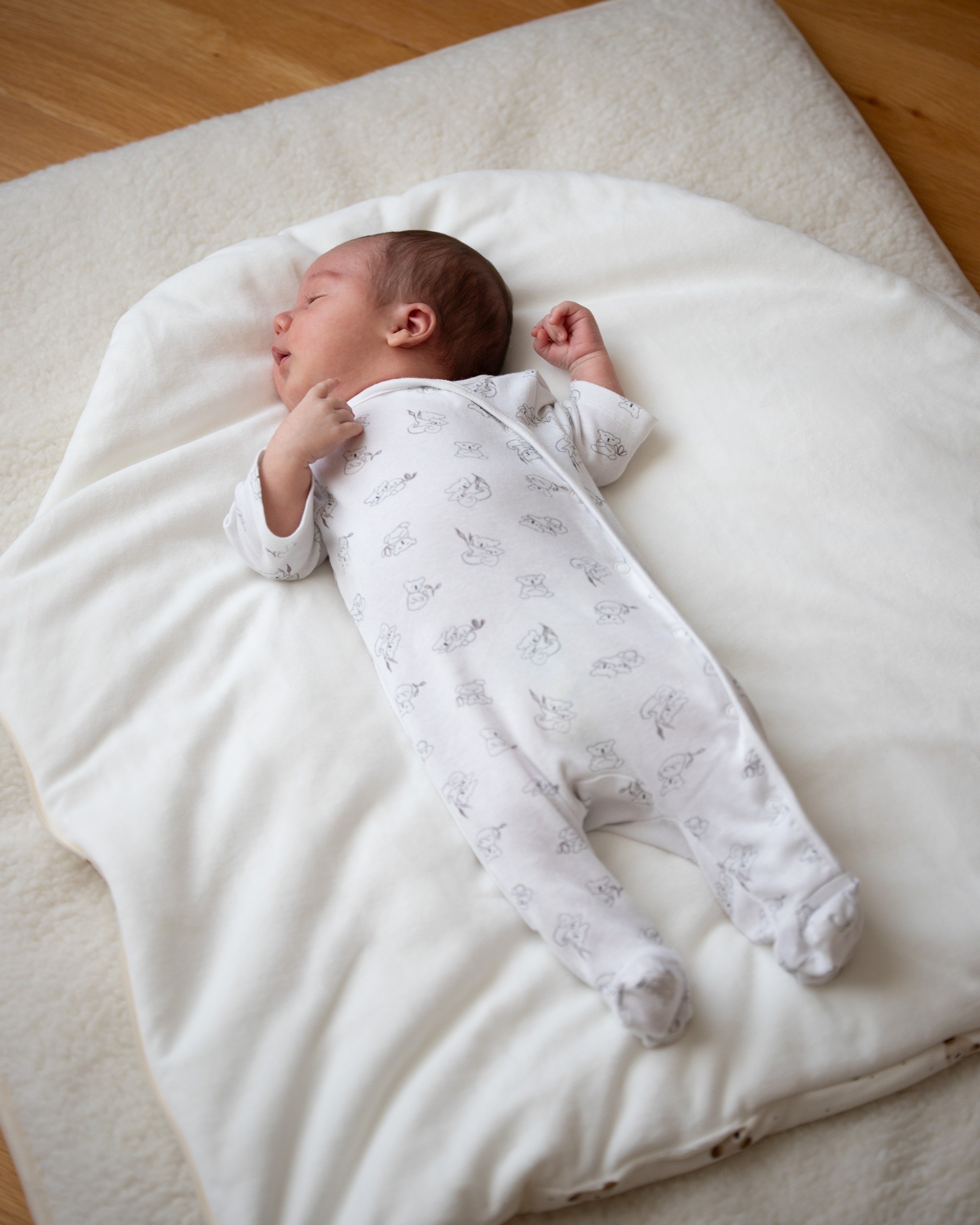 Baby Sleeping Bag and Blanket with Fringe – Beige/White, 0–6 Months - Image 4