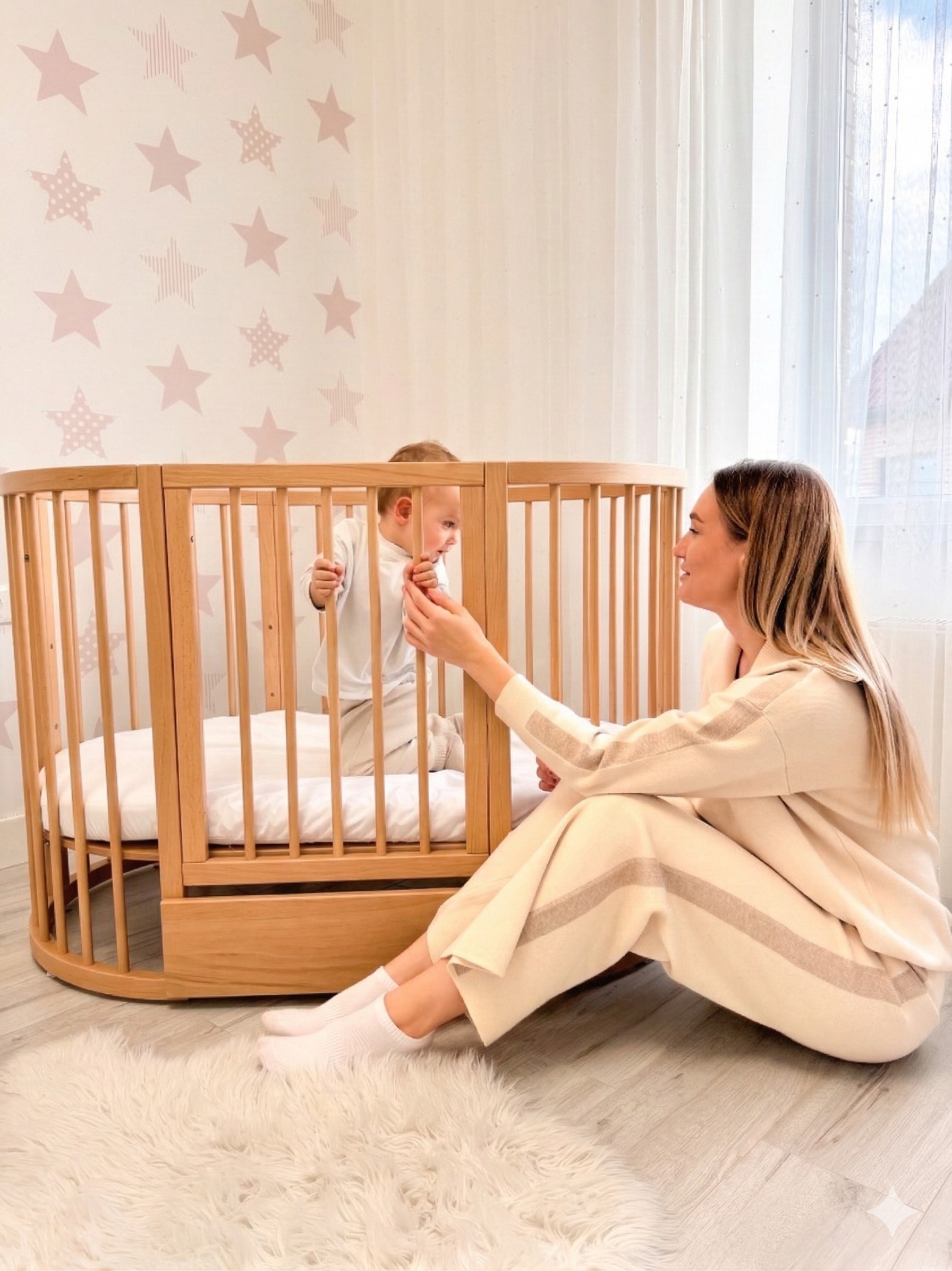 Ümmargune beebivoodi OLIN madratsiga – naturaalne